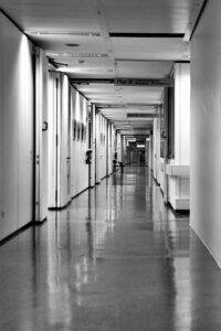 在宅介護で病院と連絡を取る際のサービスはどのようなものですか？