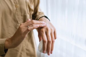 30代の肌トラブルを解決するための効果的なスキンケア方法は？