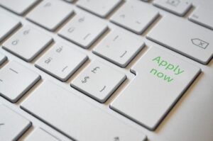 親の介護と仕事の探し直し方法はどうすればいい？